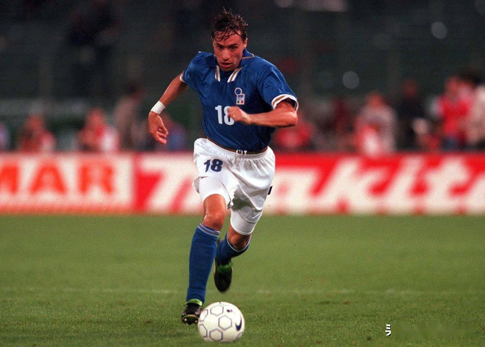 体育法网：斯瓦泰克与保利尼晋级女单决赛